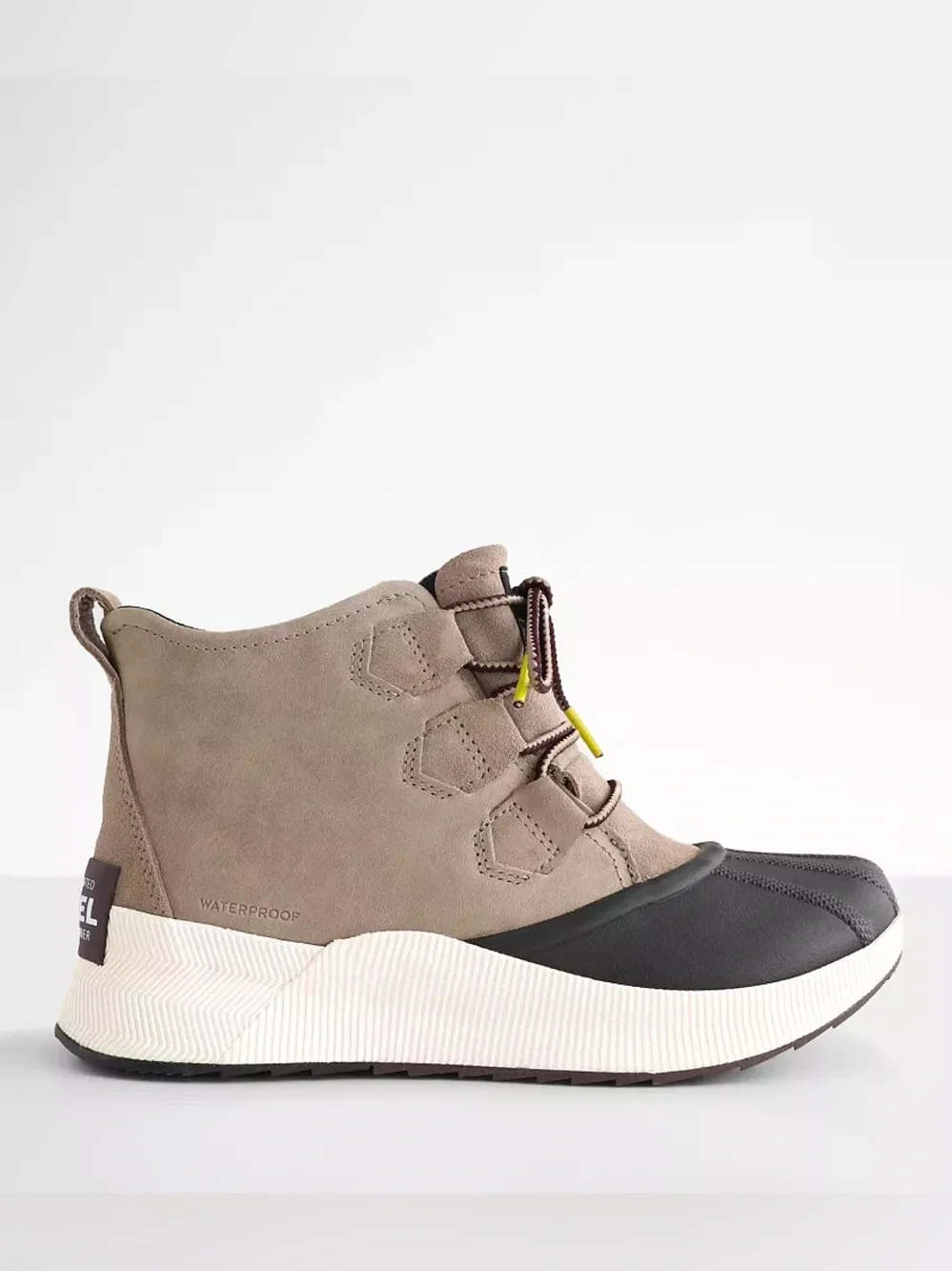 NWT SOREL Out N About III Classic Booties!